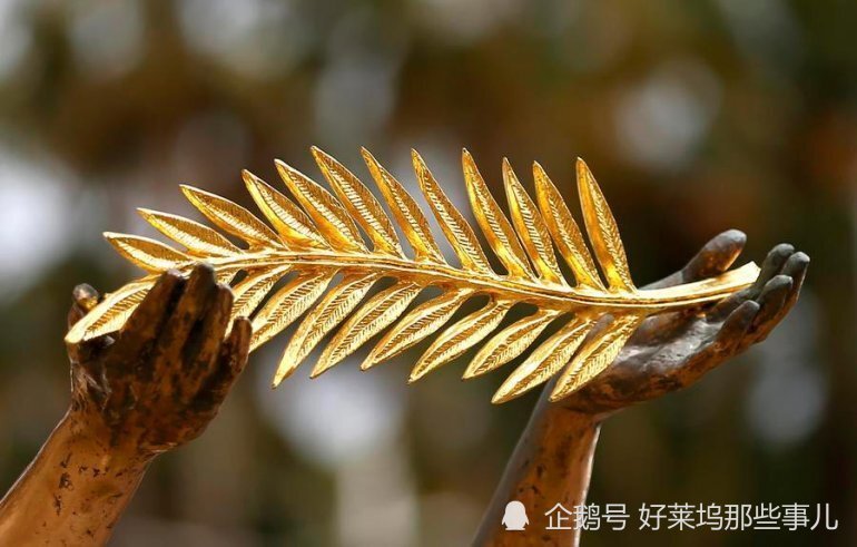 “跟去年夏天一样，由于全球健康危机的持续上升，戛纳电影节更改举办的日期。”组委会在声明中写道：“今年第74届电影节原定的举办日期，是从5月11日到22日，如今改到7月6日到17日。”