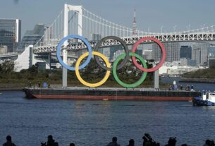 佛罗里达州首席财务官吉米·帕特罗尼斯（Jimmy Patronis）已致信国际奥委会主席巴赫（Thomas Bach），提议将2021年奥运会和残奥会从日本迁至美国。
