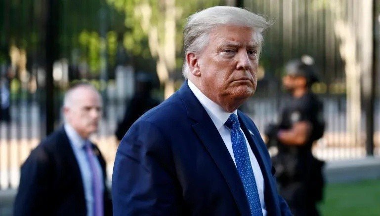 被热炒的“爱国党”，不会出现了？在媒体此前爆出特朗普正考虑组建名为“爱国党”的新政党后，据福克斯新闻24日报道，特朗普的2020竞选高级顾问贾森·米勒暗示，特朗普已放弃建立第三个政党的计划，并将专注于帮助共和党在2022年中期选举中赢回参众两院。