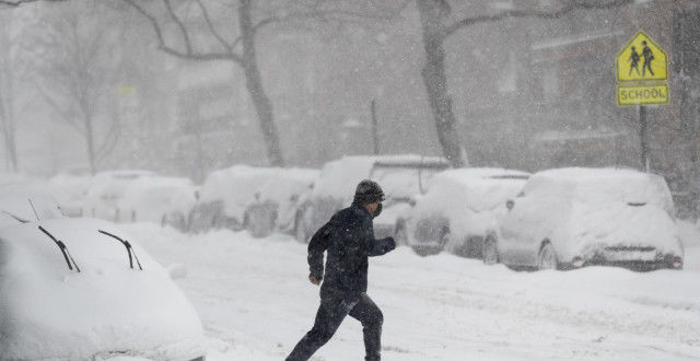 CNN当地时间2月15日报道，得克萨斯州受到了周末开始的冬季风暴的严重影响。