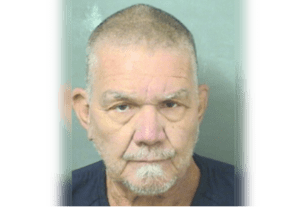 5日，66岁佛州男子罗伯托·科隆因涉嫌谋杀妻子，被当地警方以一级谋杀罪逮捕。科隆杀妻原因疑是吸食大麻致使神志不清。