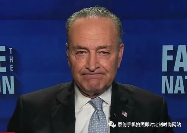 《纽约邮报（ New York Post）》报道称，参议员查克·舒默（Chuck Schumer）亲自向捷蓝航空（JetBlue）的老板恳求，在其权衡向佛罗里达州输送工作岗位时，不要缩减这家经济型航空公司在纽约市的员工队伍。