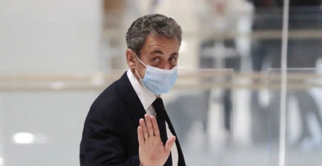 3月1日，法国一家法院判处前总统尼古拉·萨科齐三年有期徒刑，罪名是腐败和兜售影响力，但缓期两年执行。