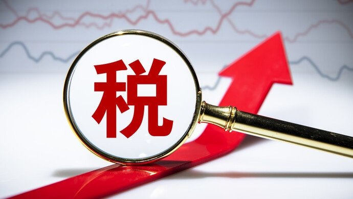 自新冠疫情在美国暴发、纽约州沦为“震中”以来，“逃离纽约”似乎成为一股潮流。如今，随着疫情趋稳、经济重启，纽约的银行家和基金经理们却又在酝酿新的出逃计划。