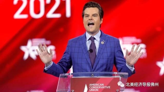 据美联社30日报道，共和党众议员马特·盖兹(Matt Gaetz)被指控此前与一名17岁女孩发生不正当性关系，并付钱让她与自己一起旅行。目前盖兹正在接受调查，以确定他是否违反了联邦性交易法律。报道称，盖兹是前总统特朗普的亲密盟友。