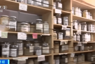 上亿人的新风口？茶，突然在美国火了！星巴克、可口可乐纷纷入局… 随着疫情期间居家时间增多，不少美国人找到了新的爱好“喝茶”。美国茶叶市场在疫情期间迎来新一轮增长，购买草药茶和传统中国茶的美国消费者越来越多，特色茶逐渐走俏美国市场。