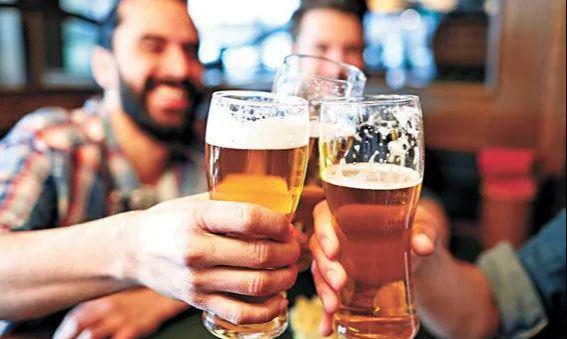 《柳叶刀》最新研究：40岁以后喝酒可以预防中风和糖尿病！￼