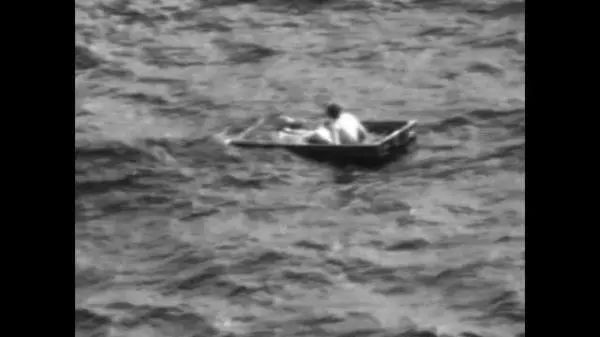 佛州男子钓鱼时被海浪冲走漂流35小时 获救时所乘小船半截沉入海￼